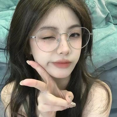 着牛仔裤的钟馗
